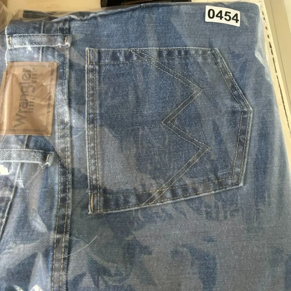 Wrangler Rugged Wear Jeans Mens 44x32 Blue Medium Wash Straight Denim Cowboy